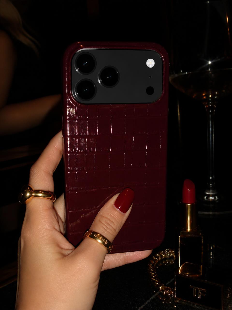 Deramous case styled in everyday life
