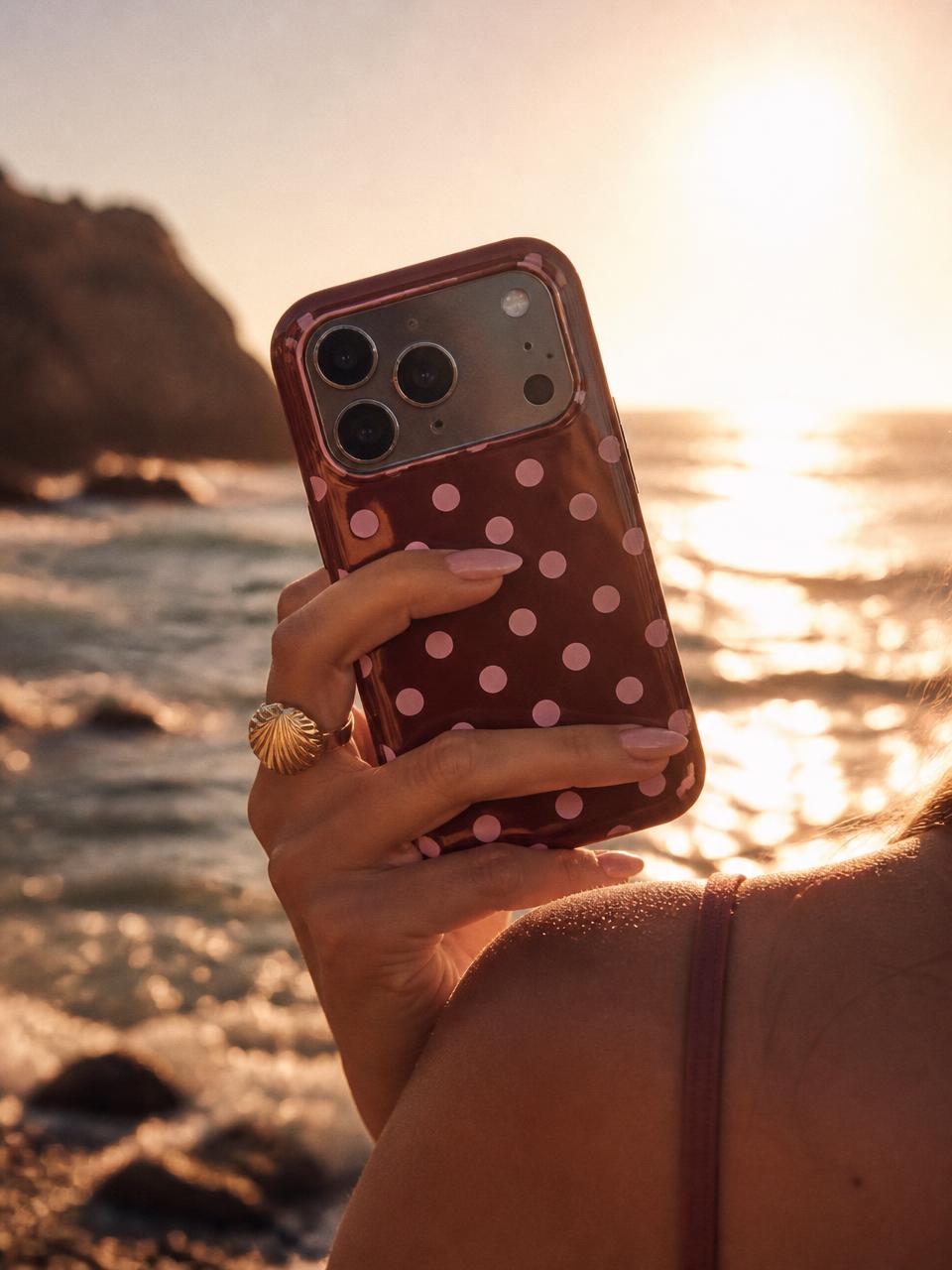 Deramous case styled in everyday life